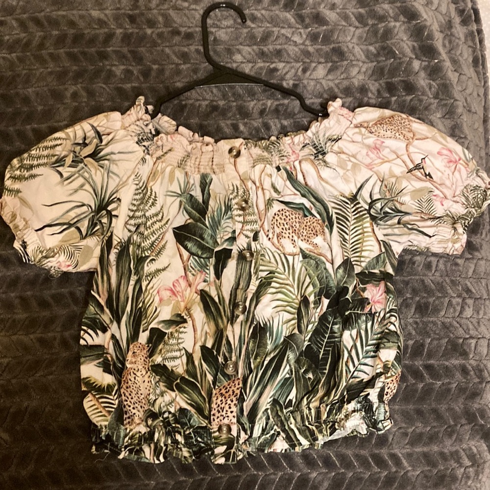 H&M safari cheetah print cropped blouse
